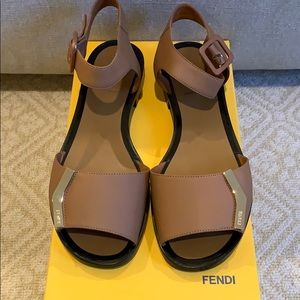 NIB Fendi Flamigo Sandals in Tan leather Sz 36